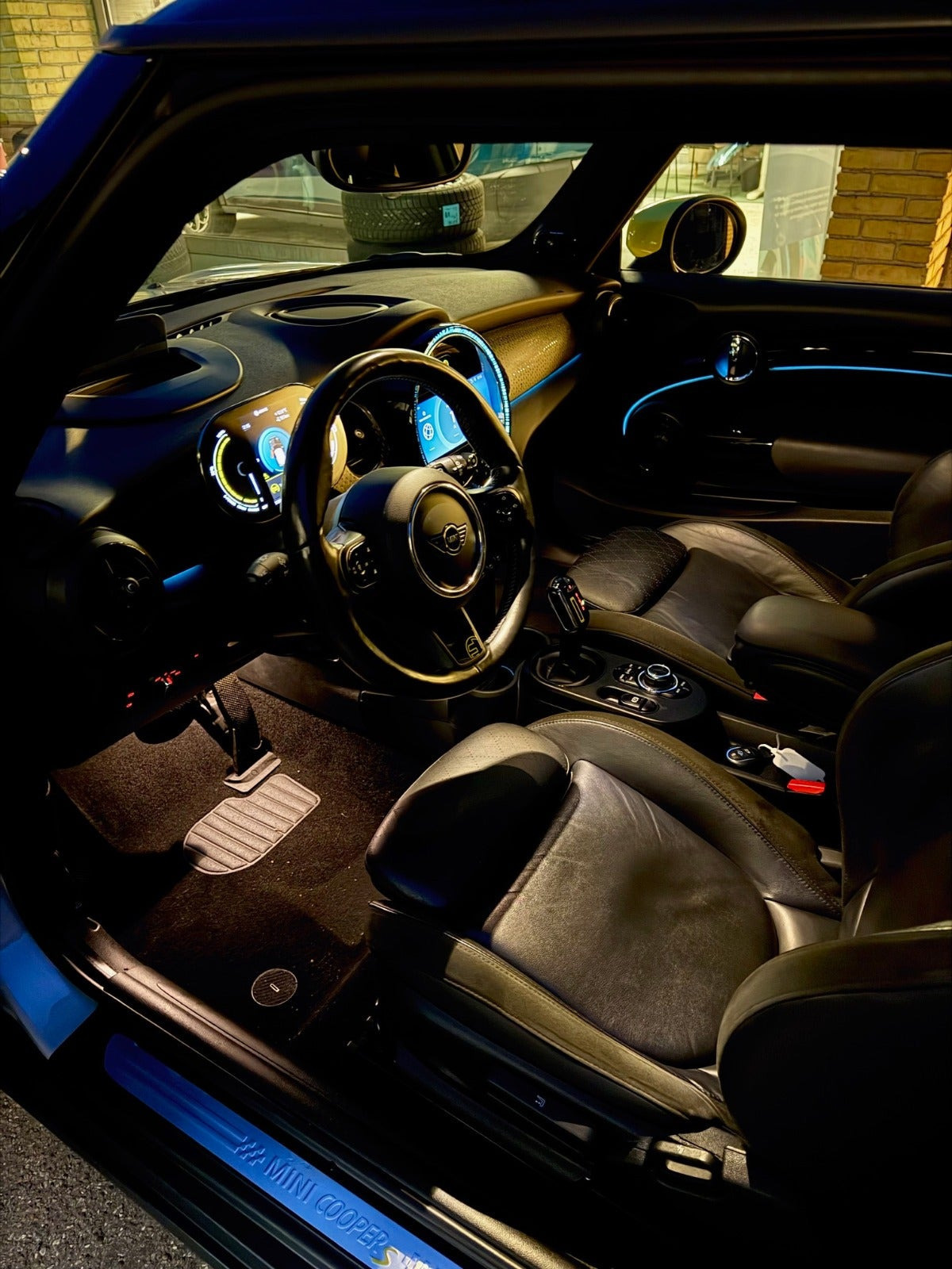 Hvid Mini Cooper SE fra 2021