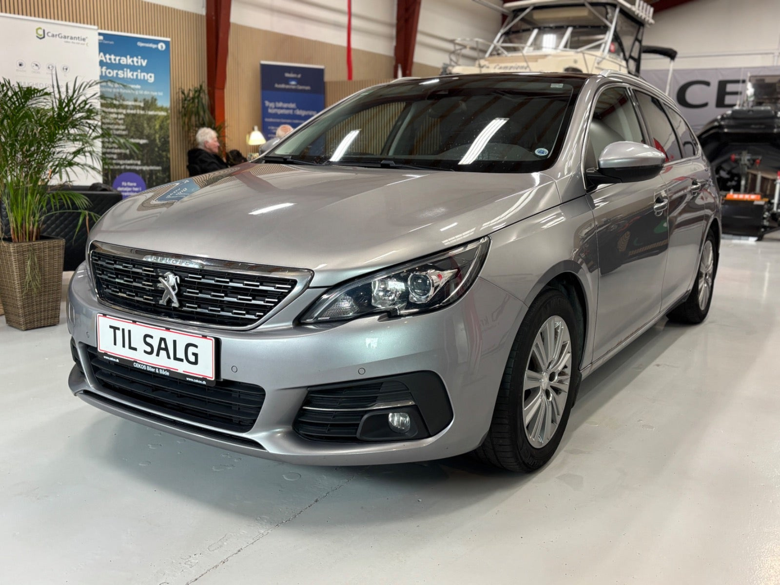 Sølv Peugeot 308 fra 2017