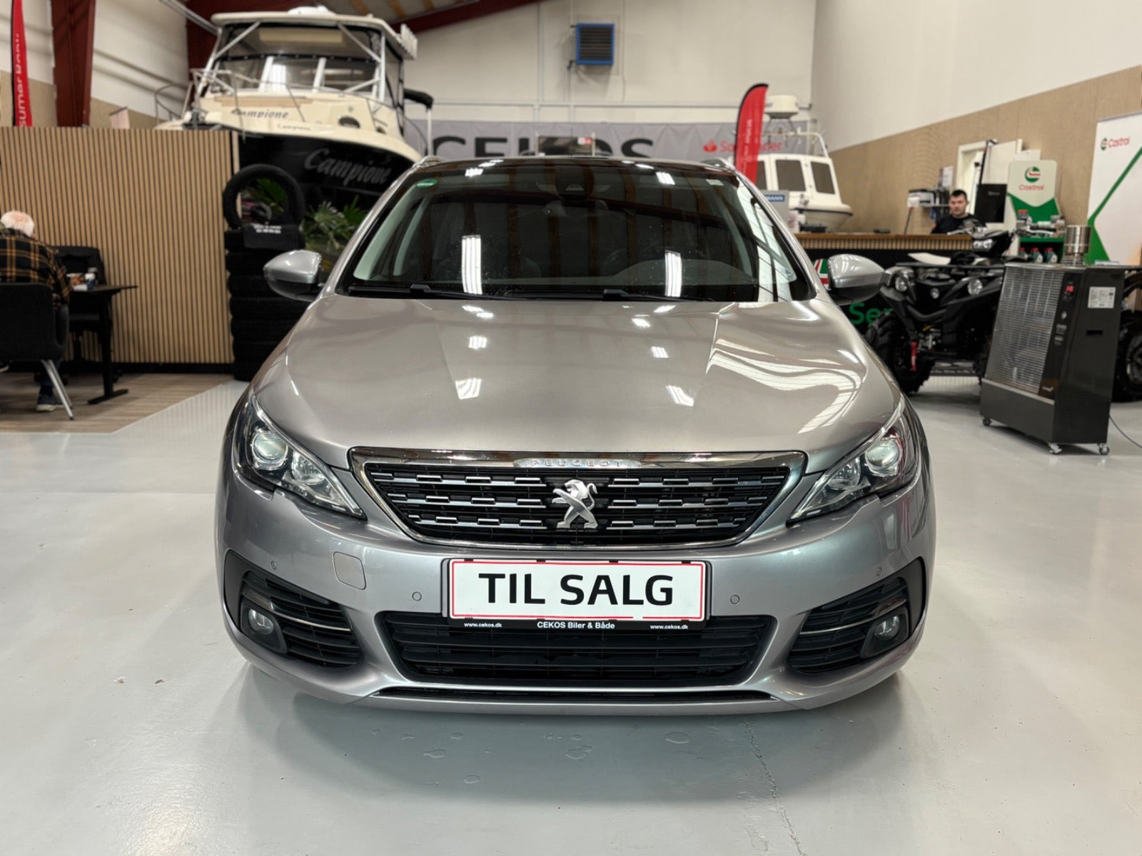 Sølv Peugeot 308 fra 2017
