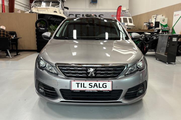 Sølv Peugeot 308 fra 2017
