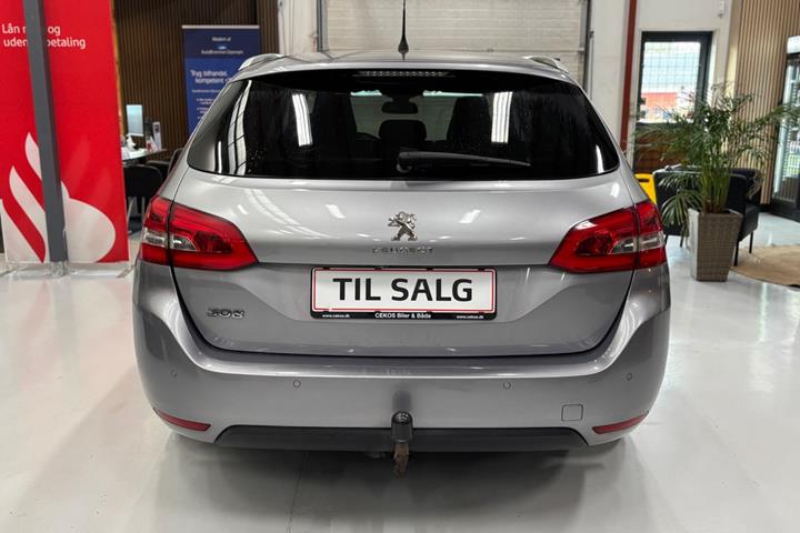Sølv Peugeot 308 fra 2017