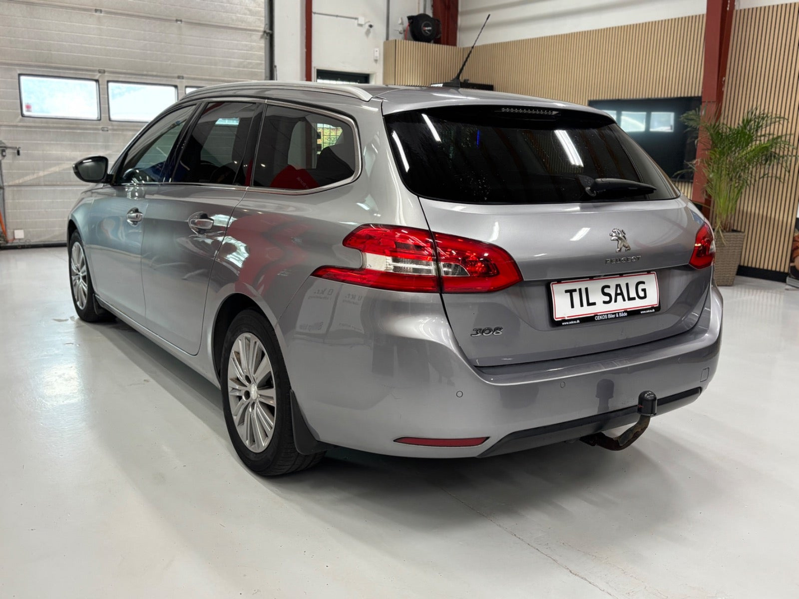 Sølv Peugeot 308 fra 2017
