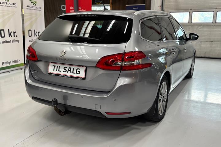 Sølv Peugeot 308 fra 2017