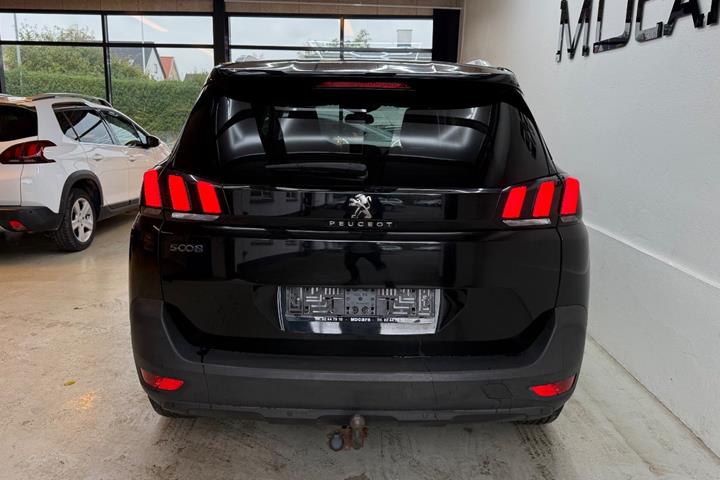 Sort Peugeot 5008 fra 2018