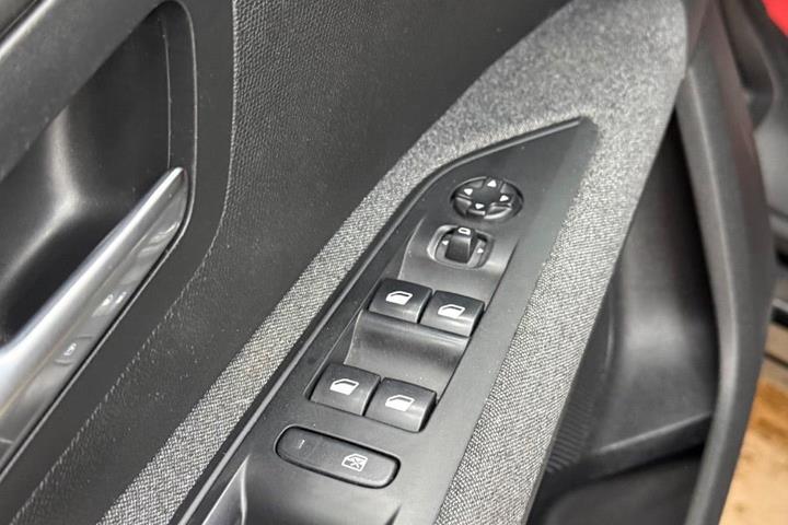 Sort Peugeot 5008 fra 2018