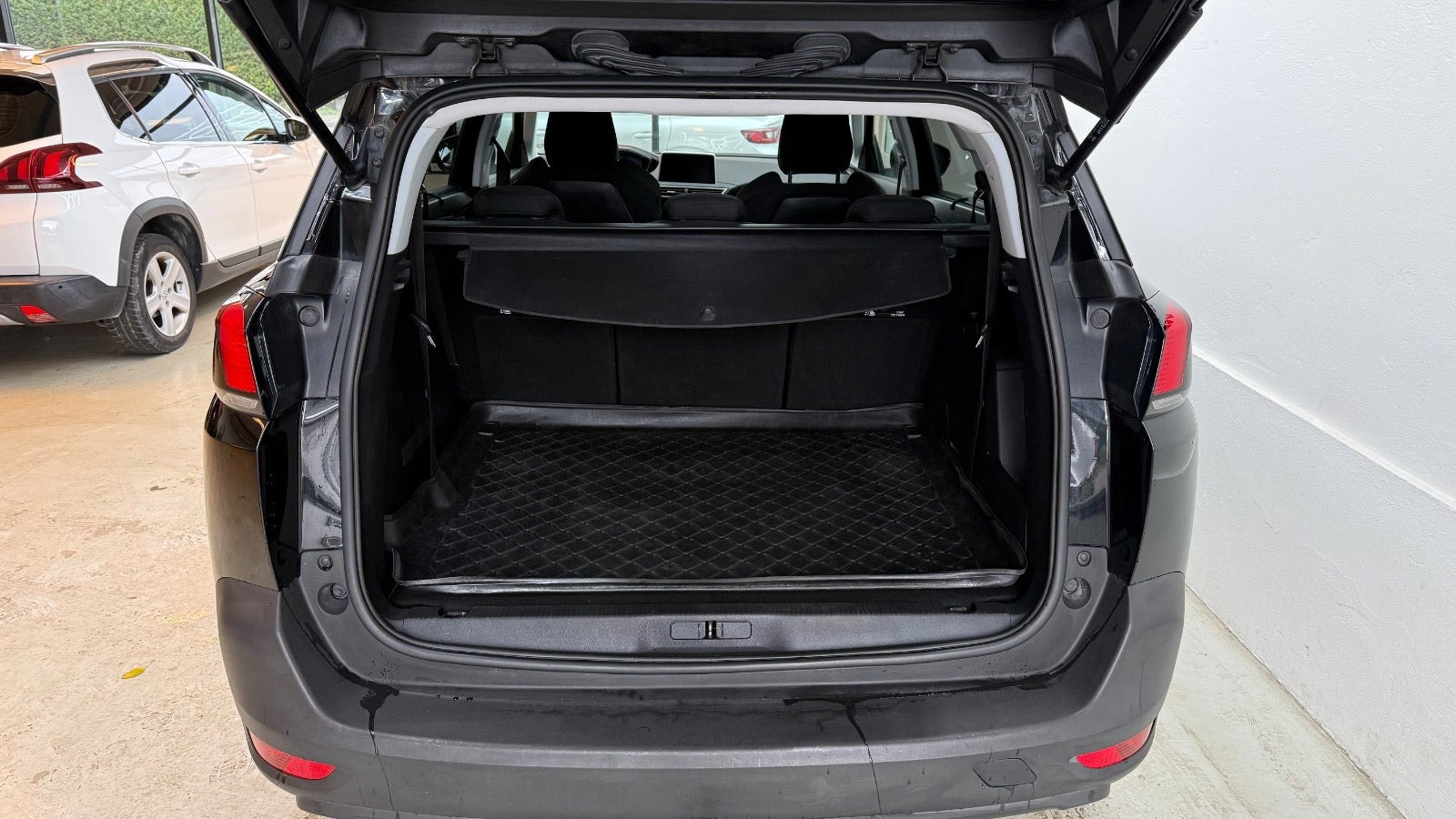 Sort Peugeot 5008 fra 2018