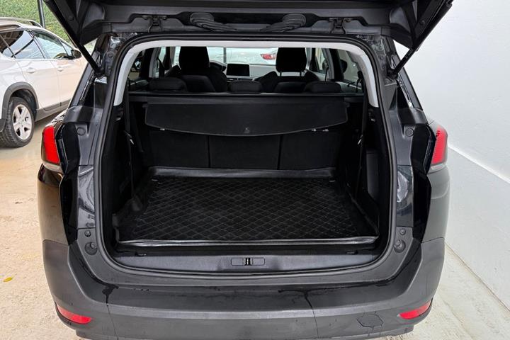 Sort Peugeot 5008 fra 2018
