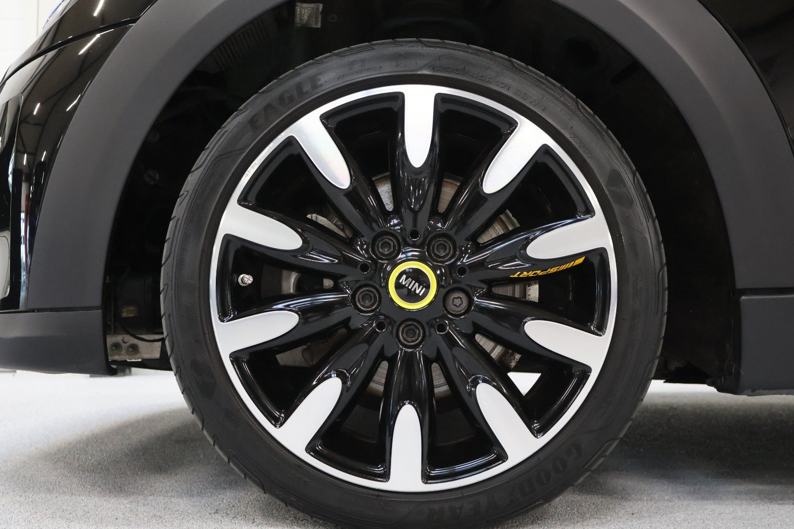 Sort Mini Cooper SE fra 2022