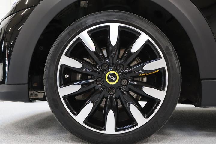 Sort Mini Cooper SE fra 2022