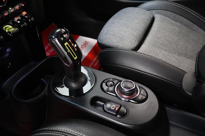 Sort Mini Cooper SE fra 2022