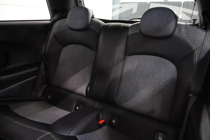 Sort Mini Cooper SE fra 2022