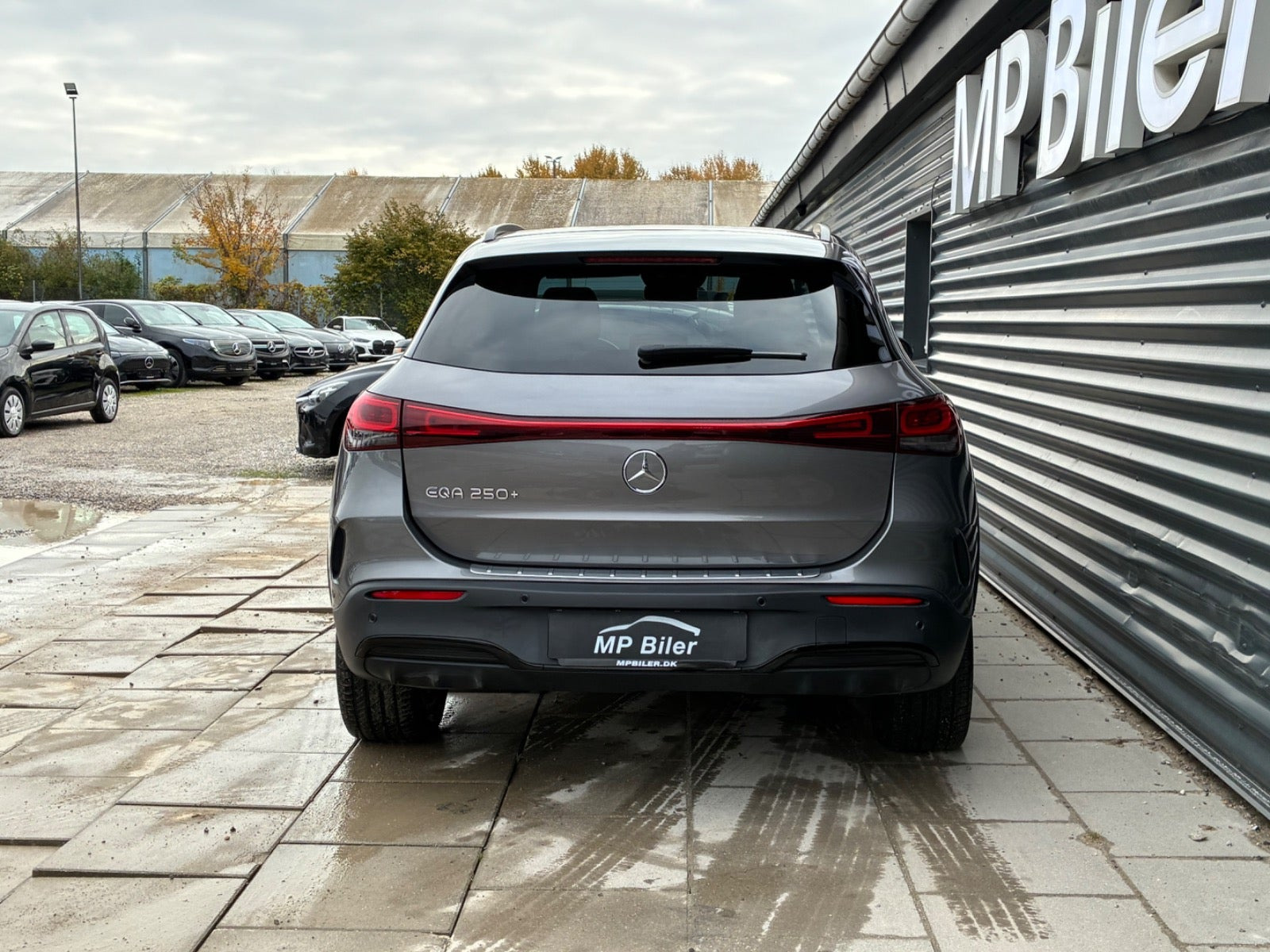 Grå Mercedes EQA250+ fra 2023