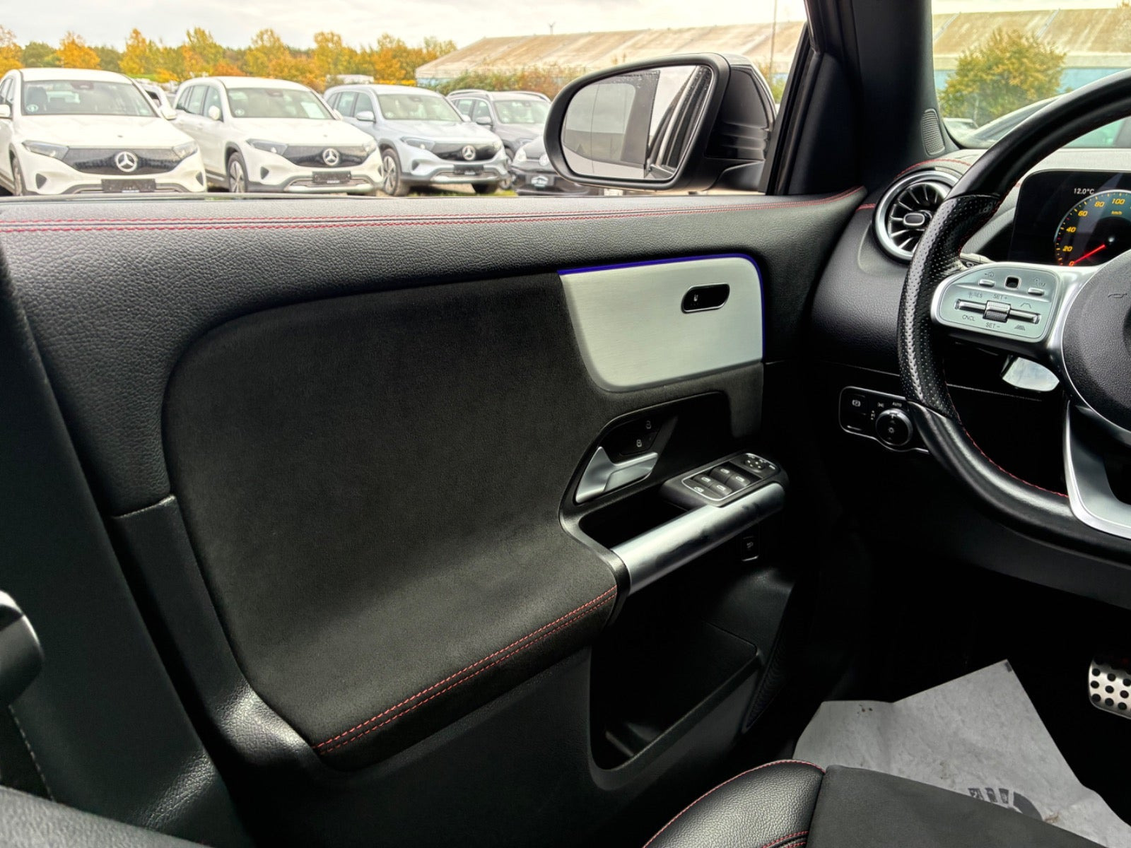 Grå Mercedes EQA250+ fra 2023