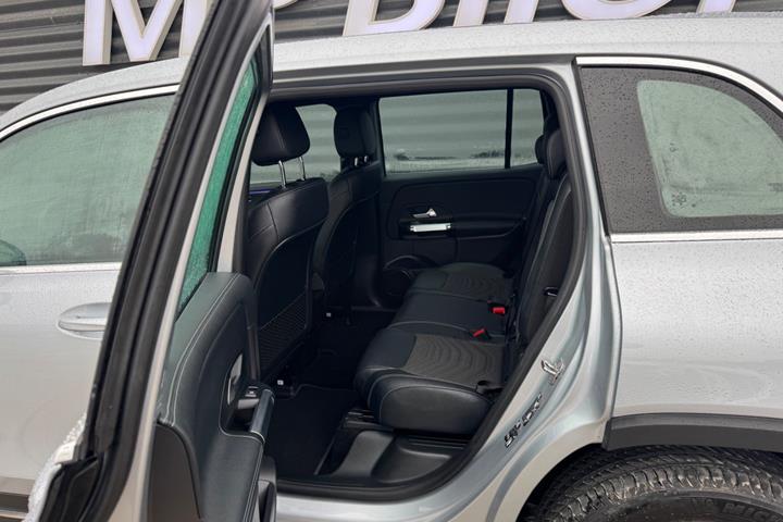 Sølv Mercedes EQB250+ fra 2024