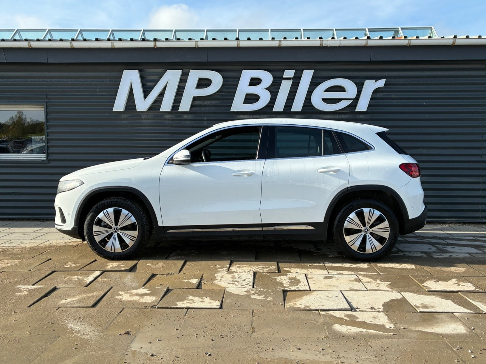 Hvid Mercedes EQA250+ fra 2024