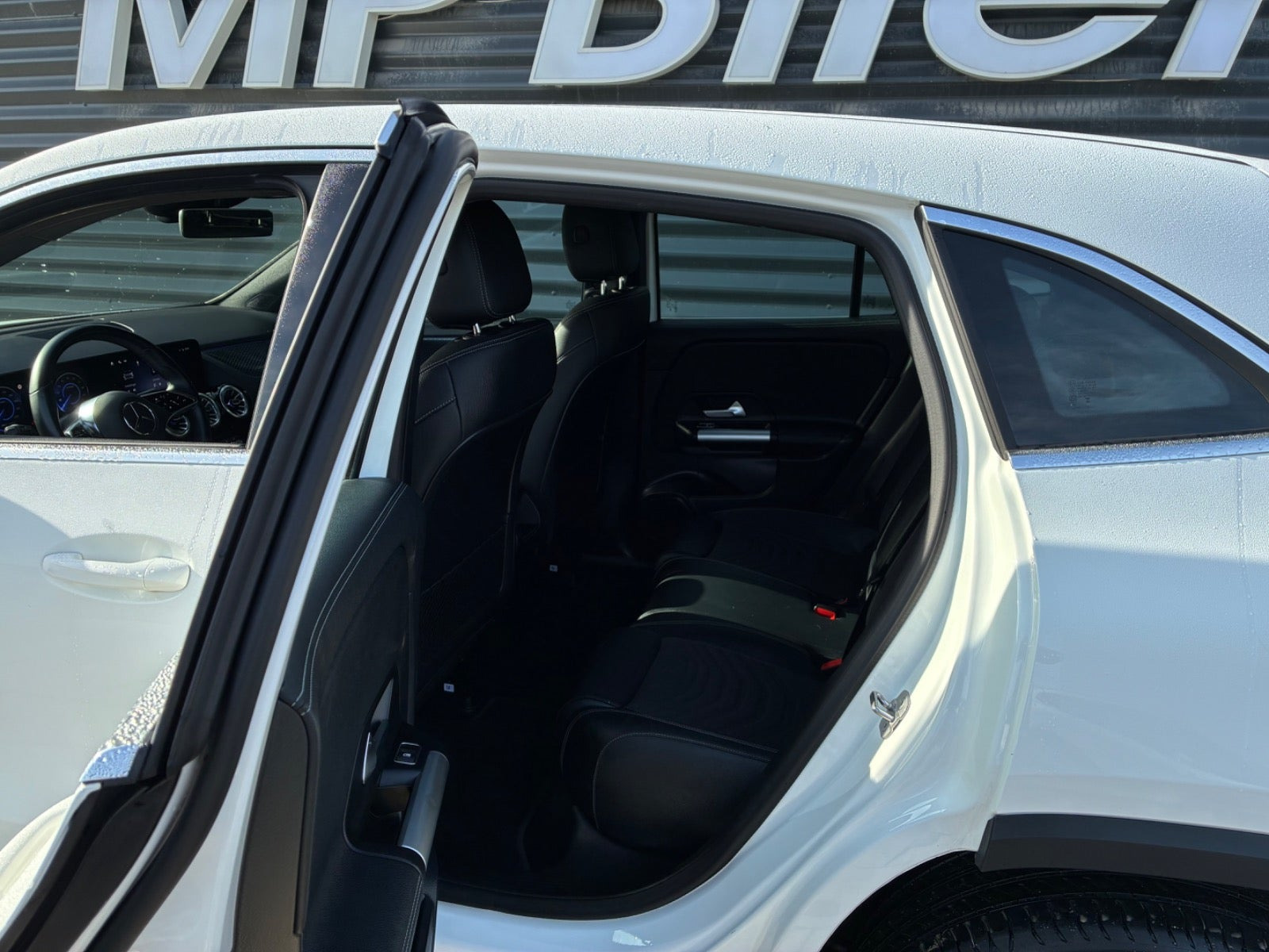 Hvid Mercedes EQA250+ fra 2024