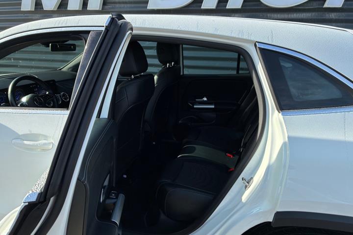 Hvid Mercedes EQA250+ fra 2024