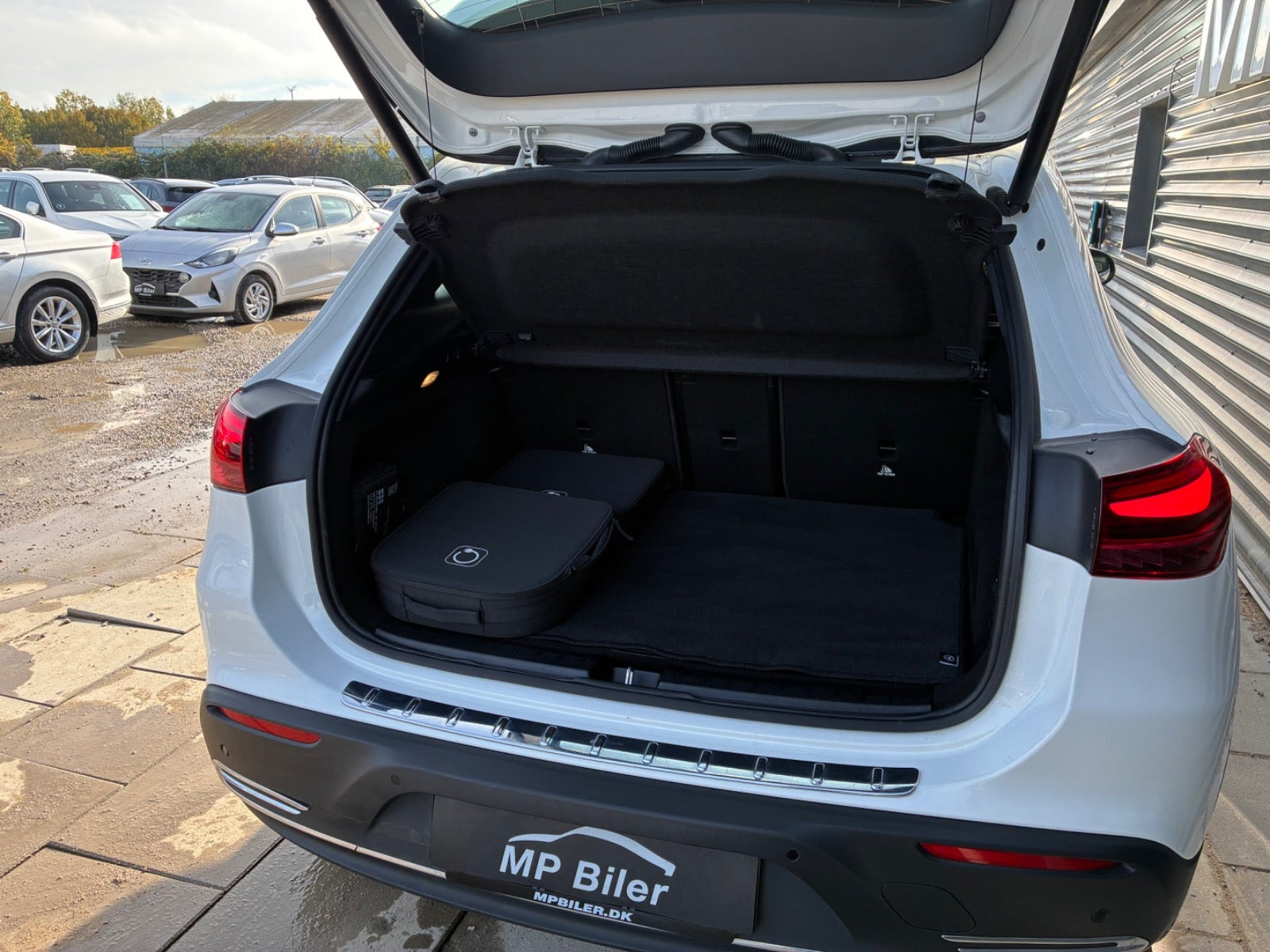 Hvid Mercedes EQA250+ fra 2024