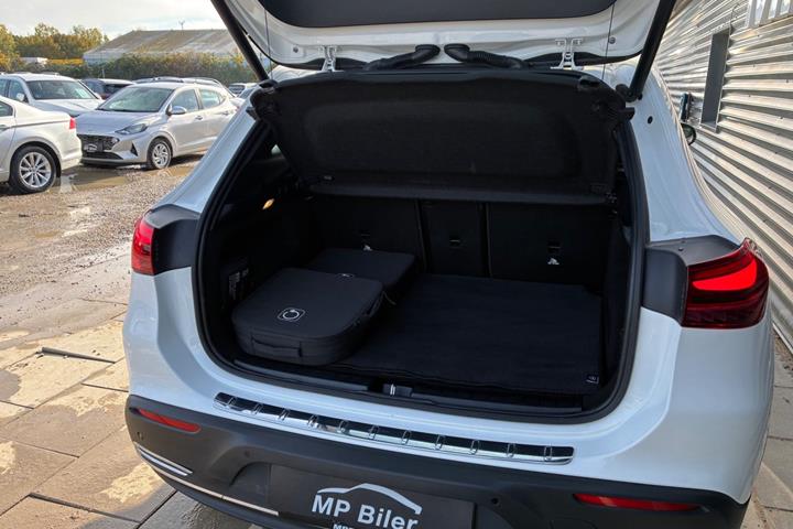 Hvid Mercedes EQA250+ fra 2024