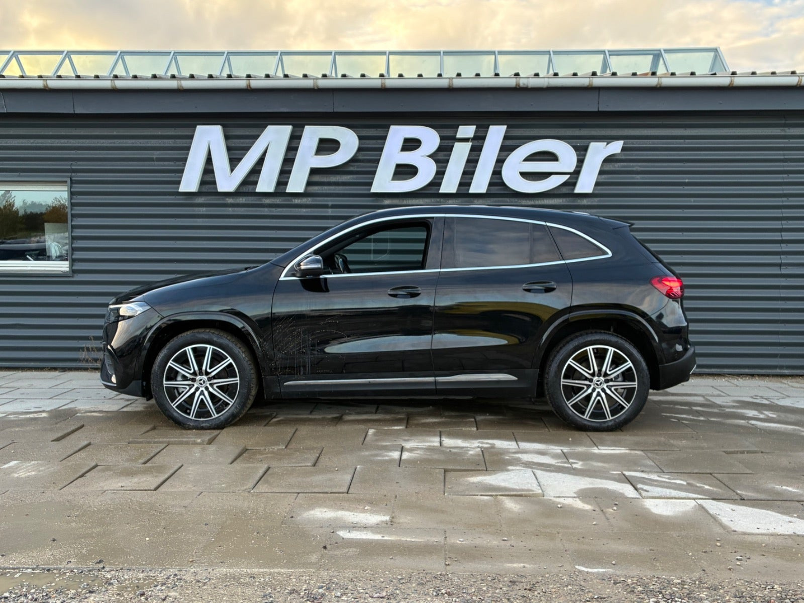 Sort Mercedes EQA250+ fra 2024