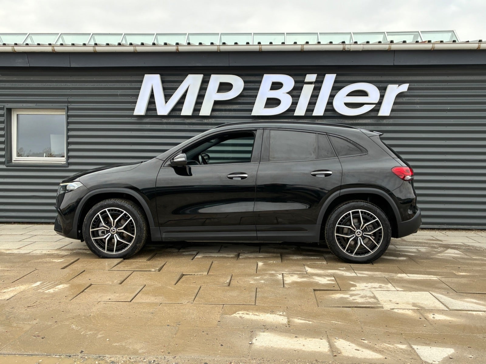 Sort Mercedes EQA250+ fra 2024