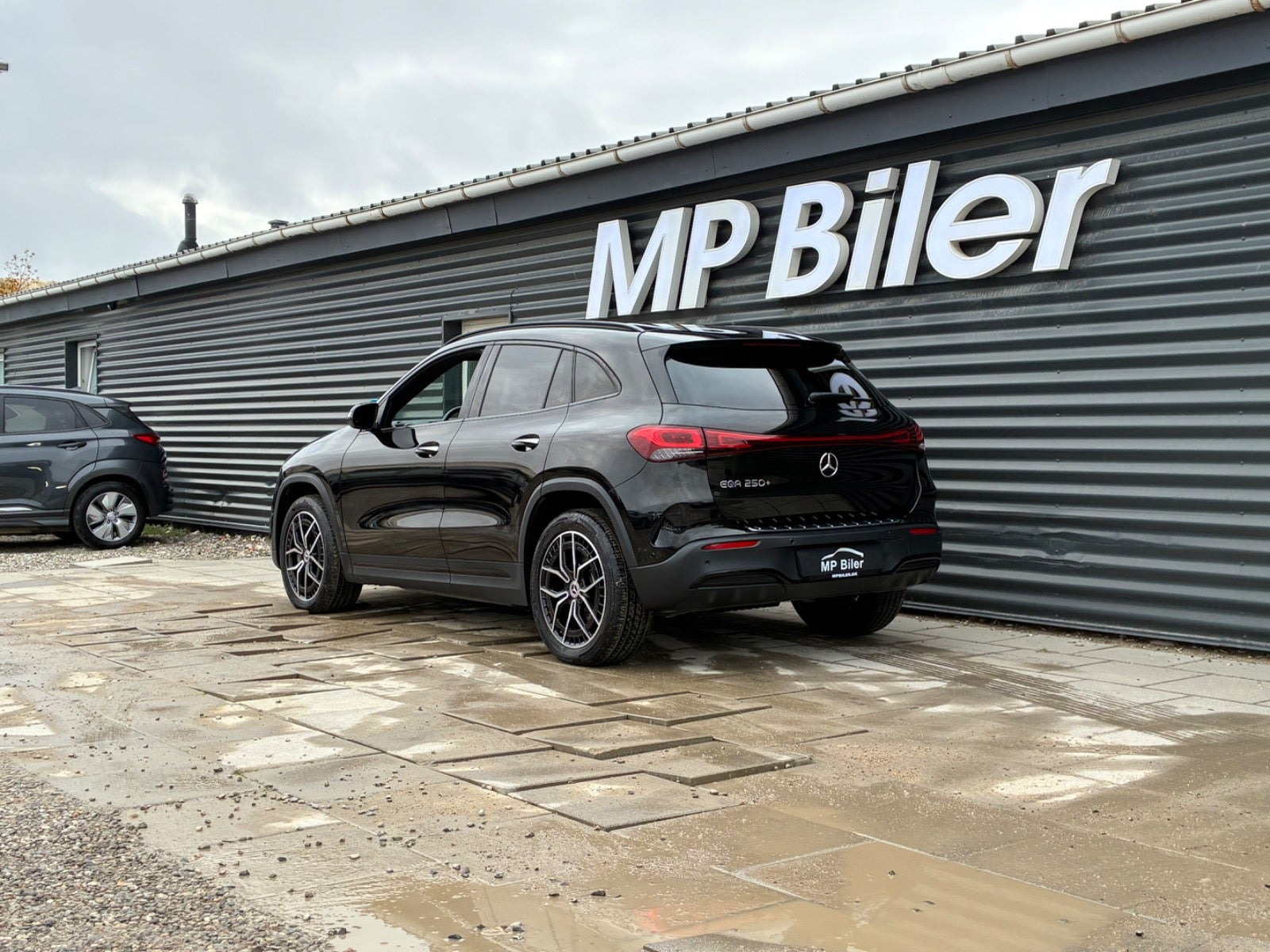 Sort Mercedes EQA250+ fra 2024