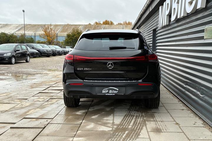 Sort Mercedes EQA250+ fra 2024