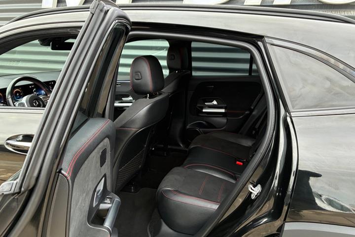 Sort Mercedes EQA250+ fra 2024