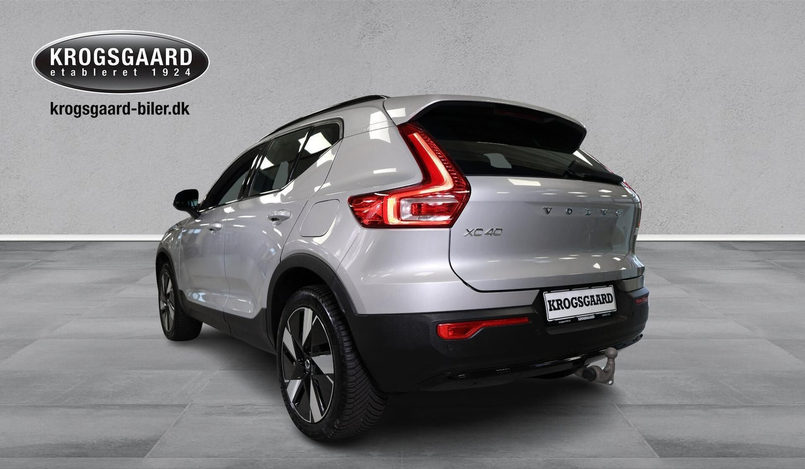 Sølv Volvo XC40 fra 2023