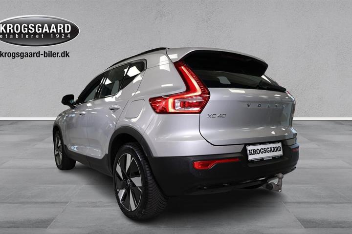Sølv Volvo XC40 fra 2023