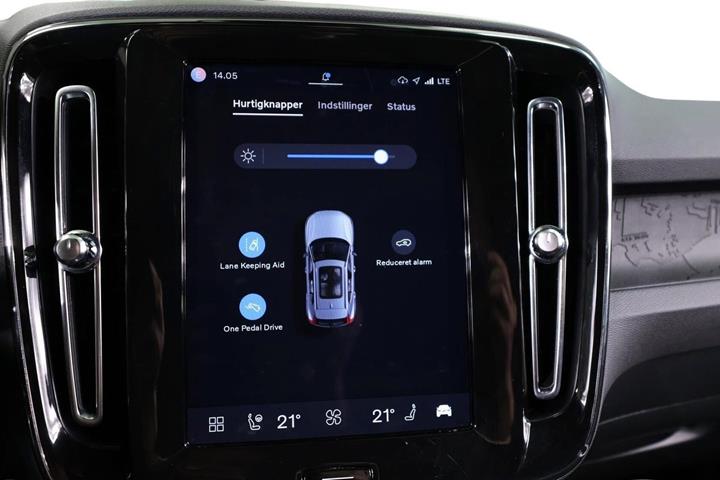 Sølv Volvo XC40 fra 2023