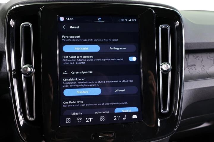 Sølv Volvo XC40 fra 2023