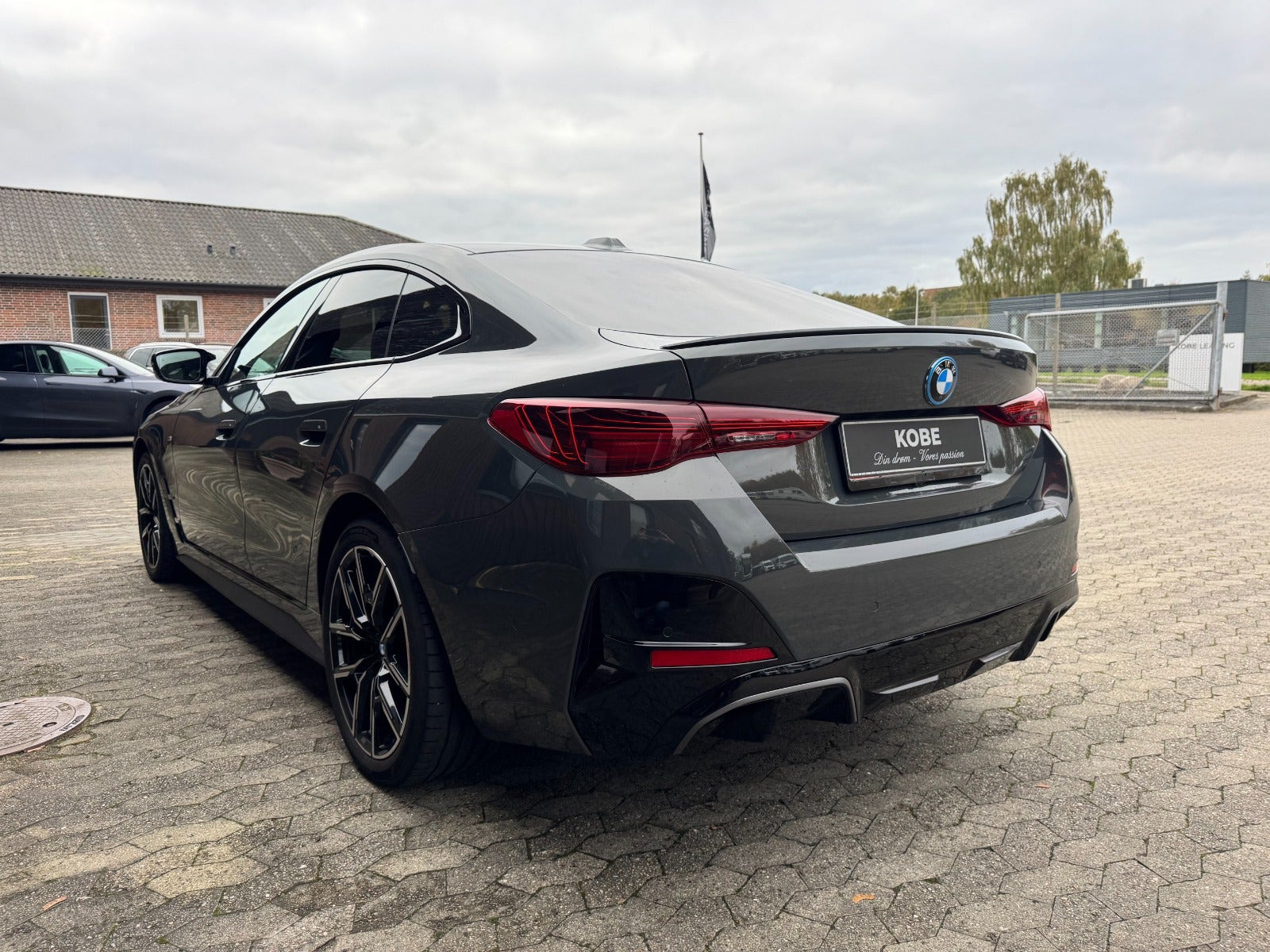 Grå BMW i4 fra 2025