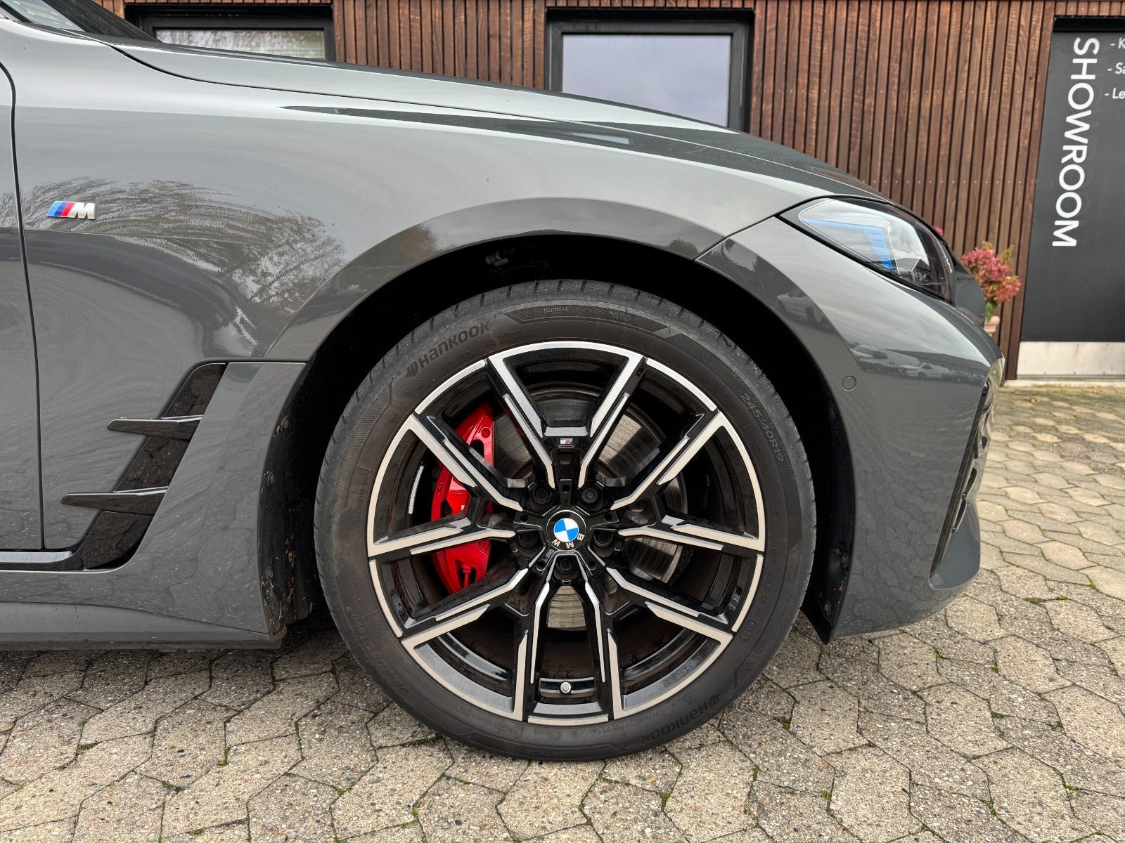 Grå BMW i4 fra 2025