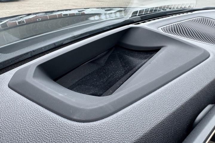 Grå BMW i4 fra 2025