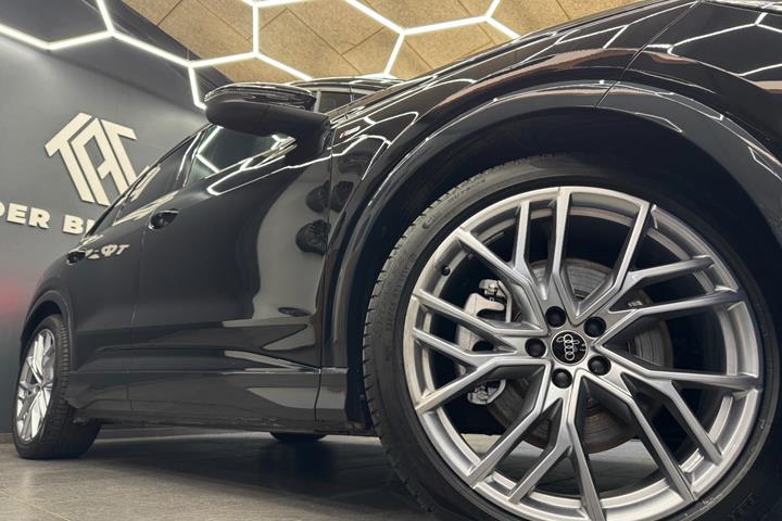Sort Audi Q4 e-tron fra 2024