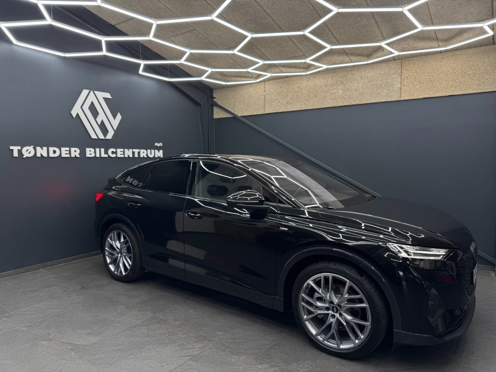 Sort Audi Q4 e-tron fra 2024