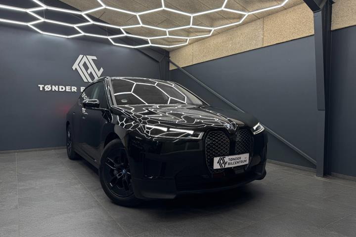 Sort BMW iX fra 2023