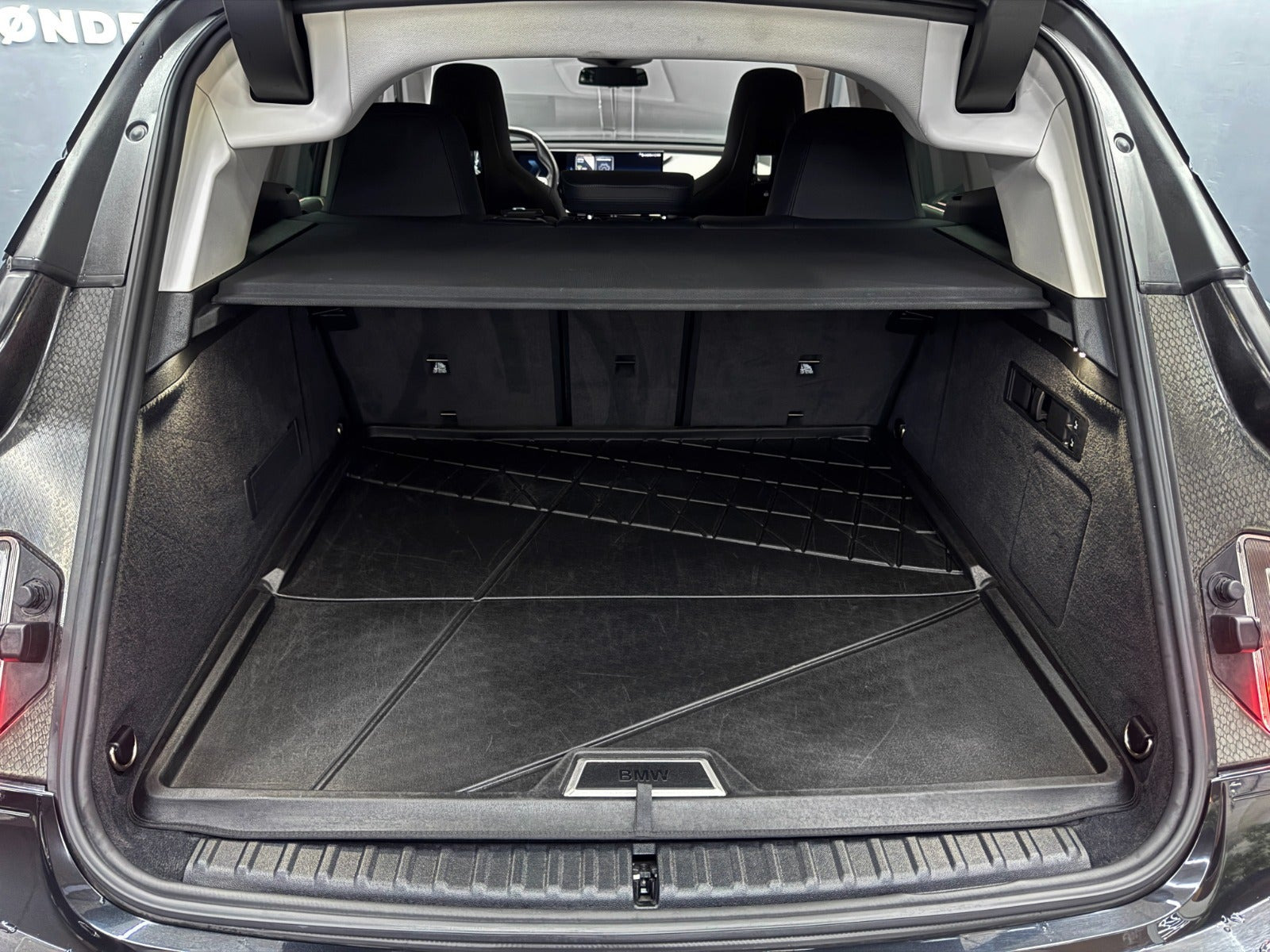 Sort BMW iX fra 2023
