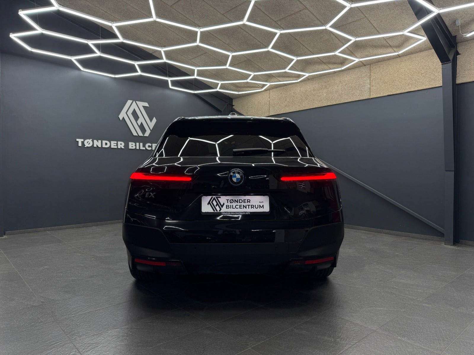 Sort BMW iX fra 2023