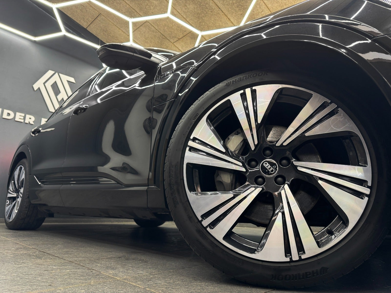 Sort Audi Q8 e-tron fra 2024