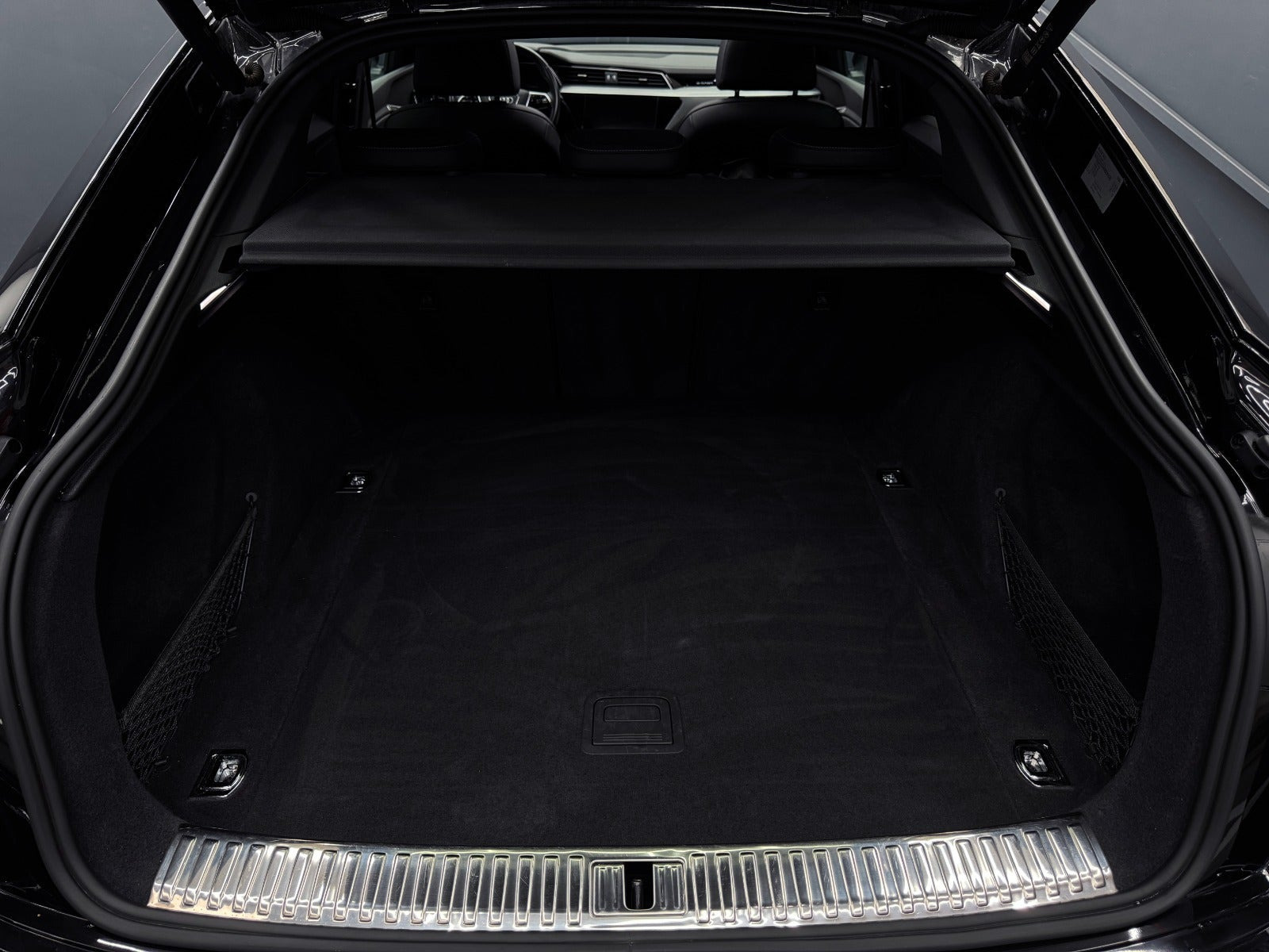 Sort Audi Q8 e-tron fra 2024