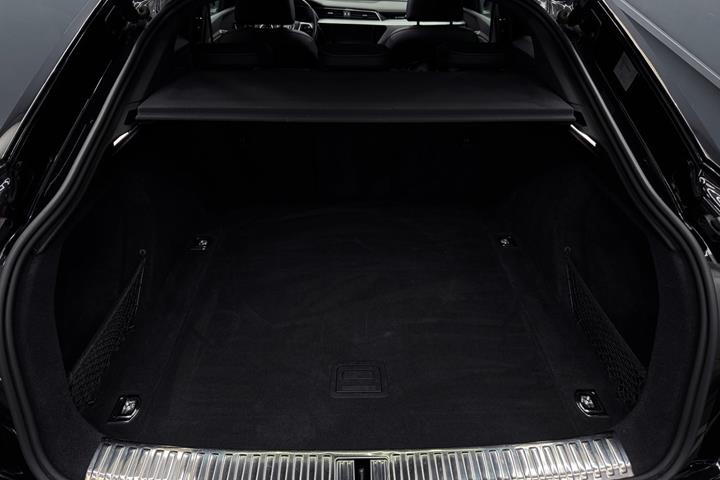 Sort Audi Q8 e-tron fra 2024