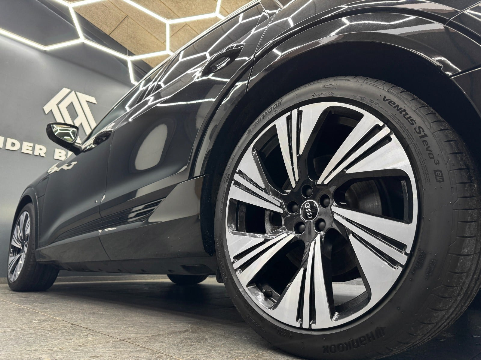 Sort Audi Q8 e-tron fra 2024