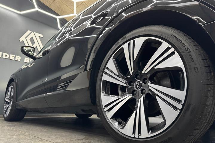 Sort Audi Q8 e-tron fra 2024