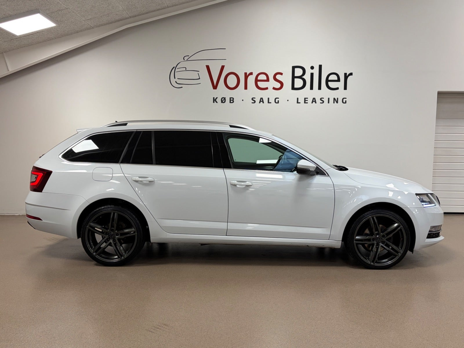 Hvid Skoda Octavia fra 2020