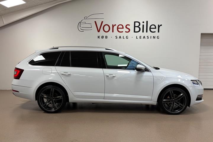 Hvid Skoda Octavia fra 2020