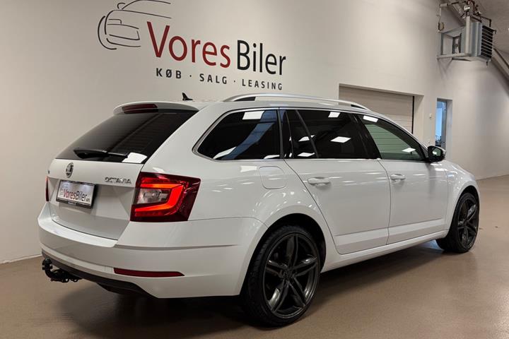Hvid Skoda Octavia fra 2020