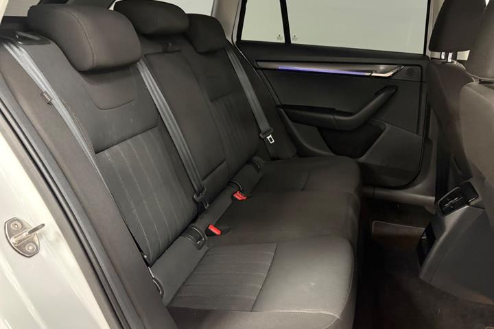 Hvid Skoda Octavia fra 2020