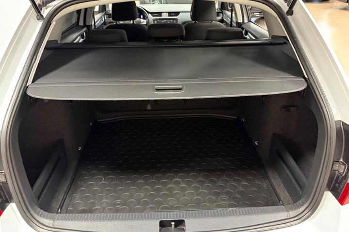 Hvid Skoda Octavia fra 2020